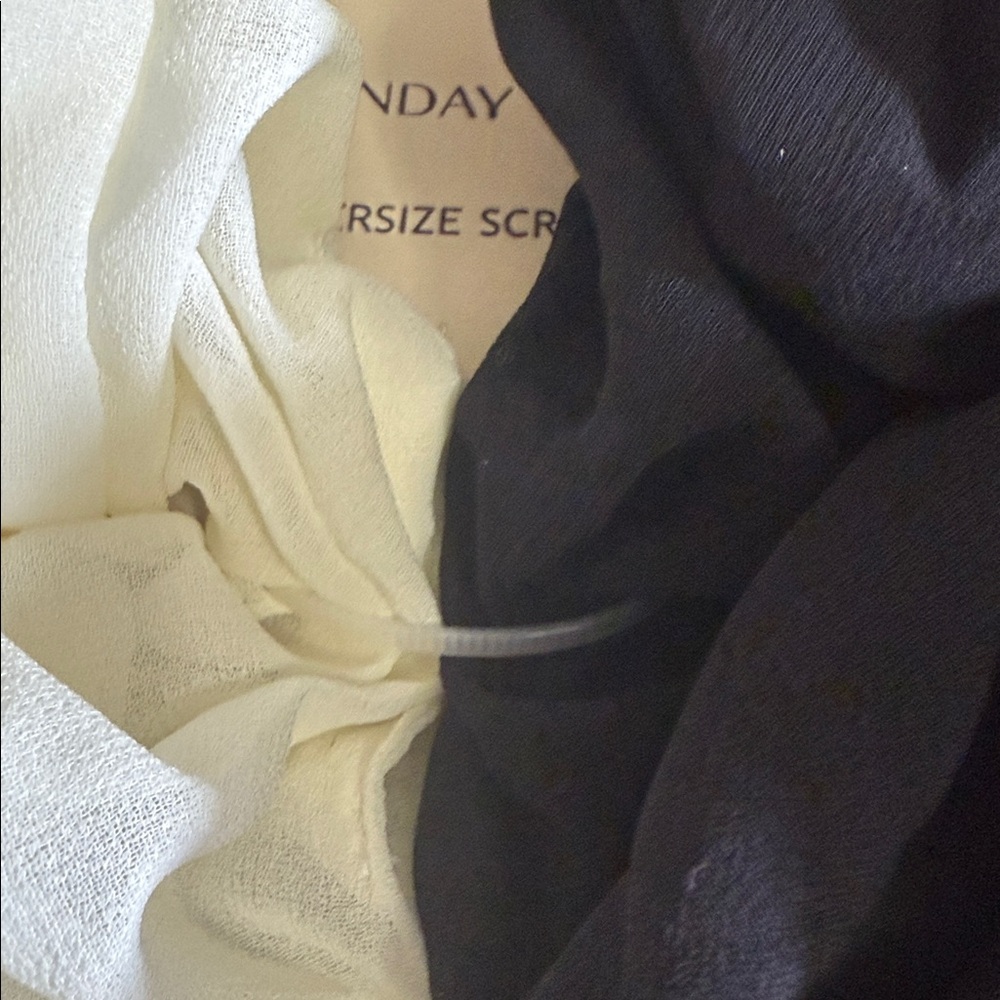 Sunday State | Black & Cream oversized Scrunchie Set NWT - Picture 5 of 5